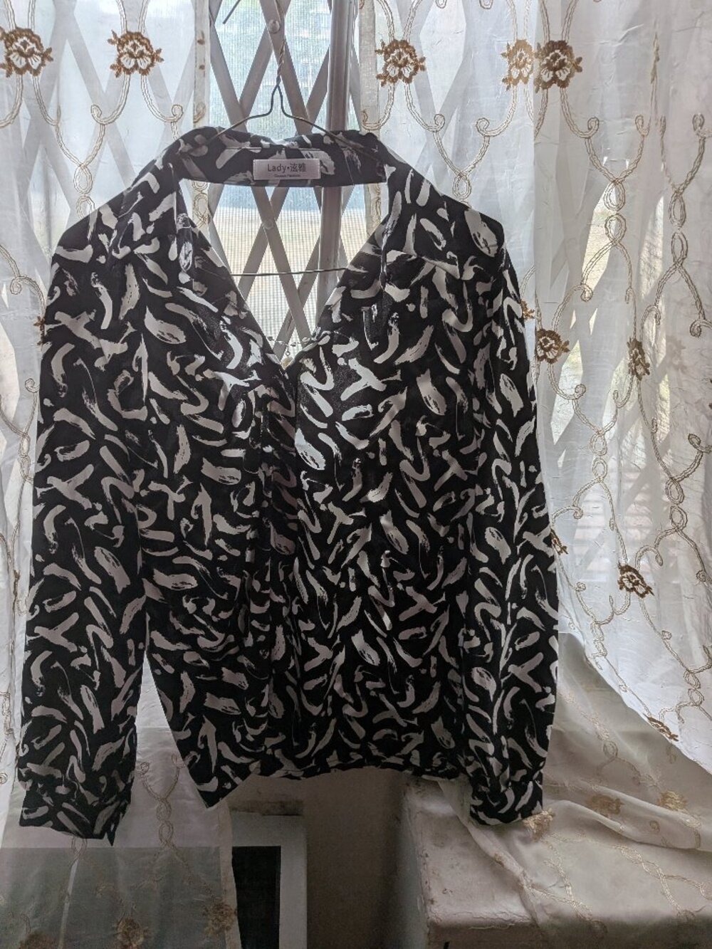 Lady Classic Fashion Abstract Brushstroke Blouse